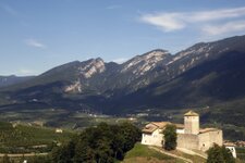 castel belasi paesaggio estate Apt Valdi Non Campodenno (C)Francesca Padovan