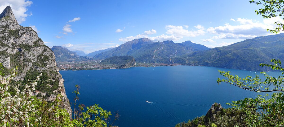 aprile lago di garda torbole Pano
